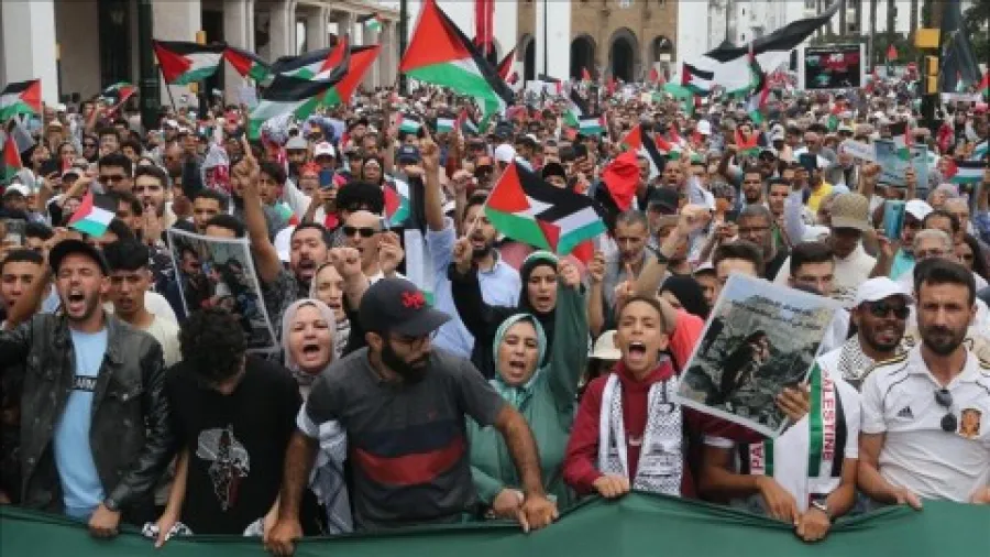 غزة في مواجهة الموت البطيء.. والمغاربة يُشعلون الشوارع رفضًا للتطبيع