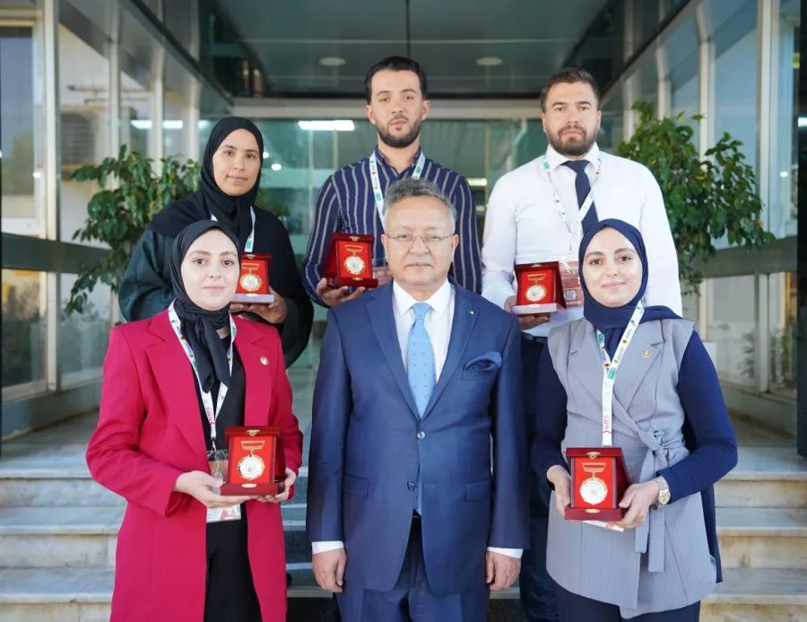 بداري يمنح وسام الاستحقاق لطلبة وباحثين متفوقين في مجال الابتكار