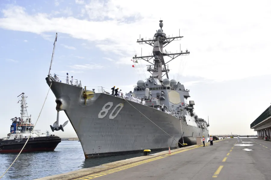 سفينة حربية أمريكية في ميناء الجزائر.. ما القصة؟