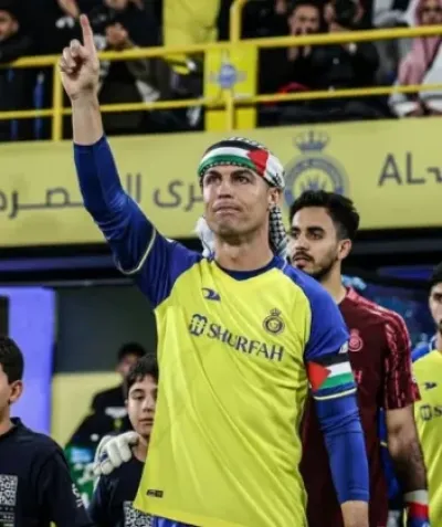  رونالدو يظهر بالكوفية الفلسطينية 